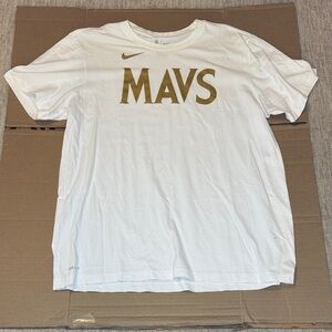 Nike Dallas Mavericks Mavs Men's White and Gold Short-Sleeve Tee